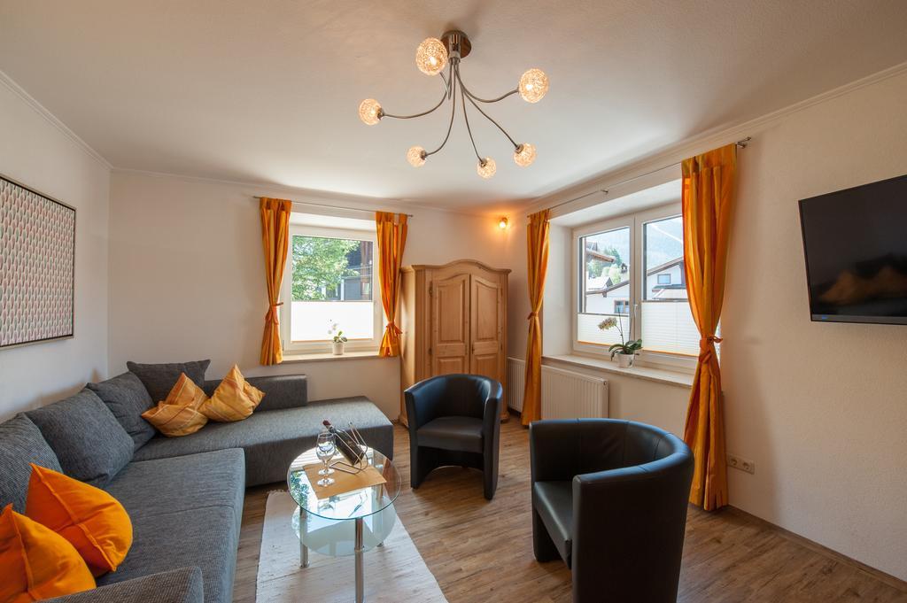 Appartements Al Castagno Ehrwald Bagian luar foto