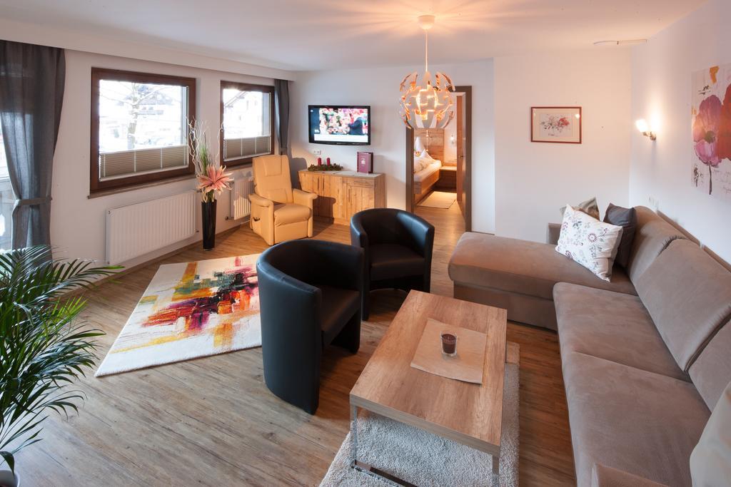 Appartements Al Castagno Ehrwald Bagian luar foto